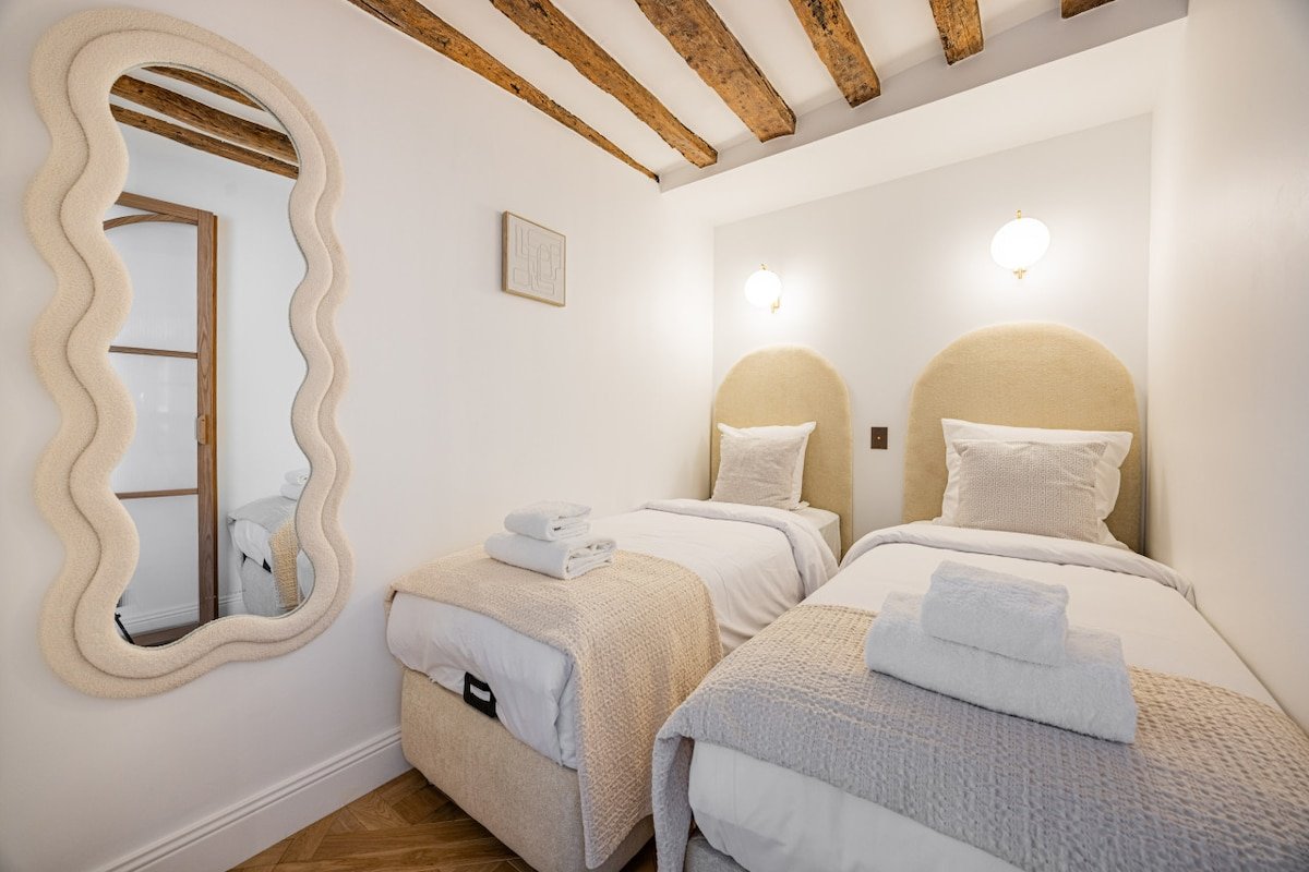 23.2bedrooms SacréeCœur Place du Tertre Montmartre gallery image 4