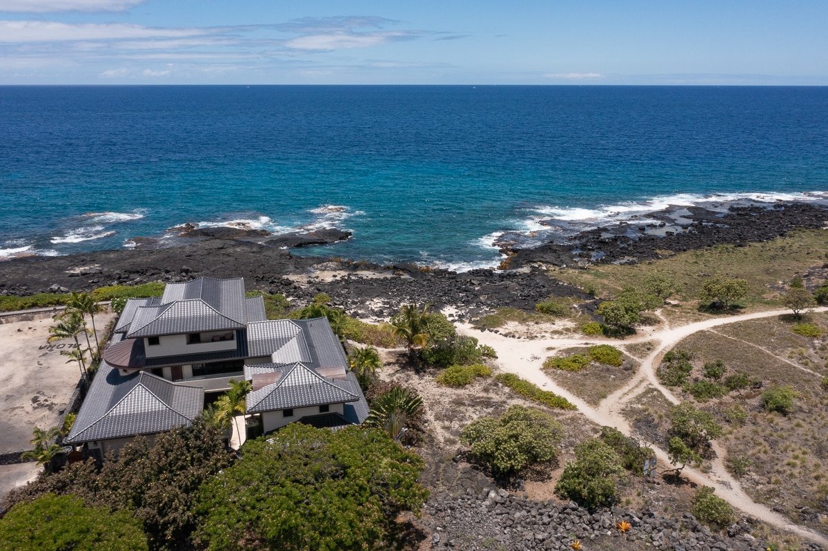 Luxury Oceanfront Estate gallery image 4