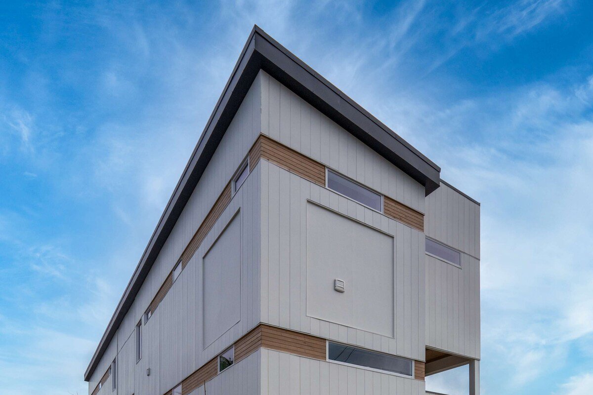 3BR Townhome | Alberta Art, Eats, & Style gallery image 3