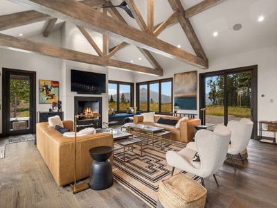 Private Luxury Escape | Deck, Hot Tub + Views!