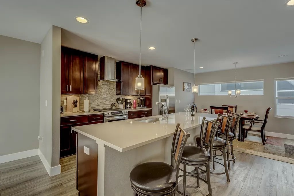 Spacious Townhouse with Rooftop Deck!