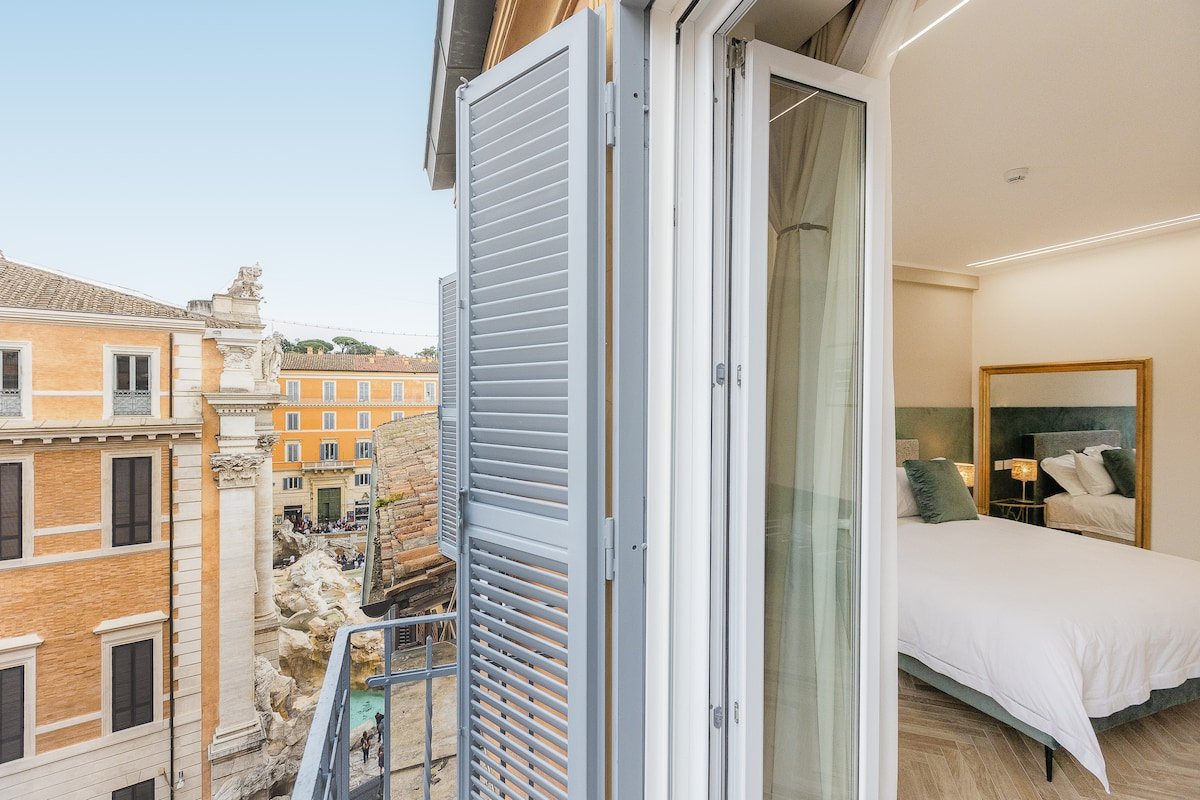 Trevi Fountain Luxury Penthouse with Terrace gallery image 2