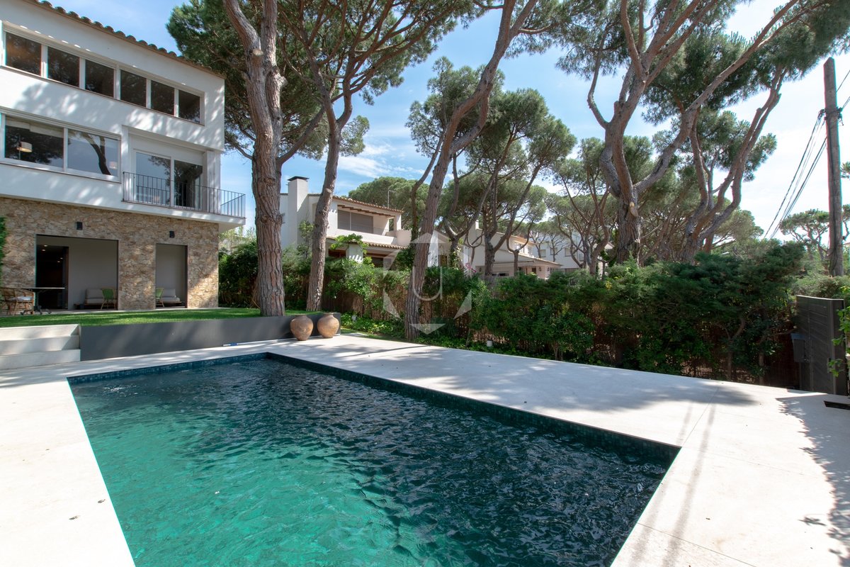 Pagell – Cozy, Pool, 2 min. walk to Port-Bo beach