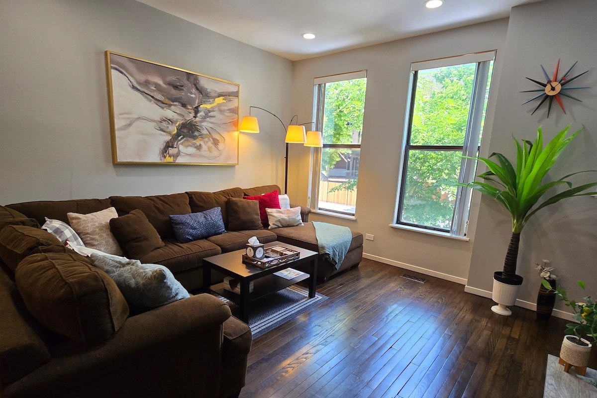 Charming Townhome 3bed/2bath & 2 outdoor terraces gallery image 3