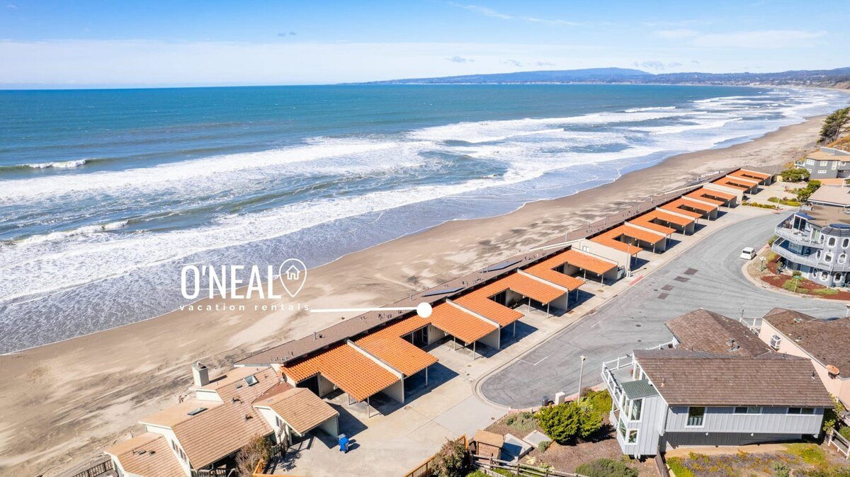 Sand Dollar Beachfront Home, Direct Beach Access! gallery image 4