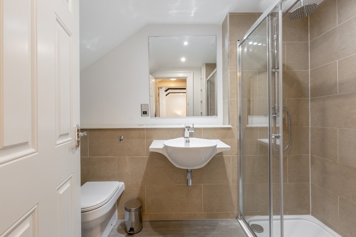 York Place City Centre 3 bedroom Apartment gallery image 5