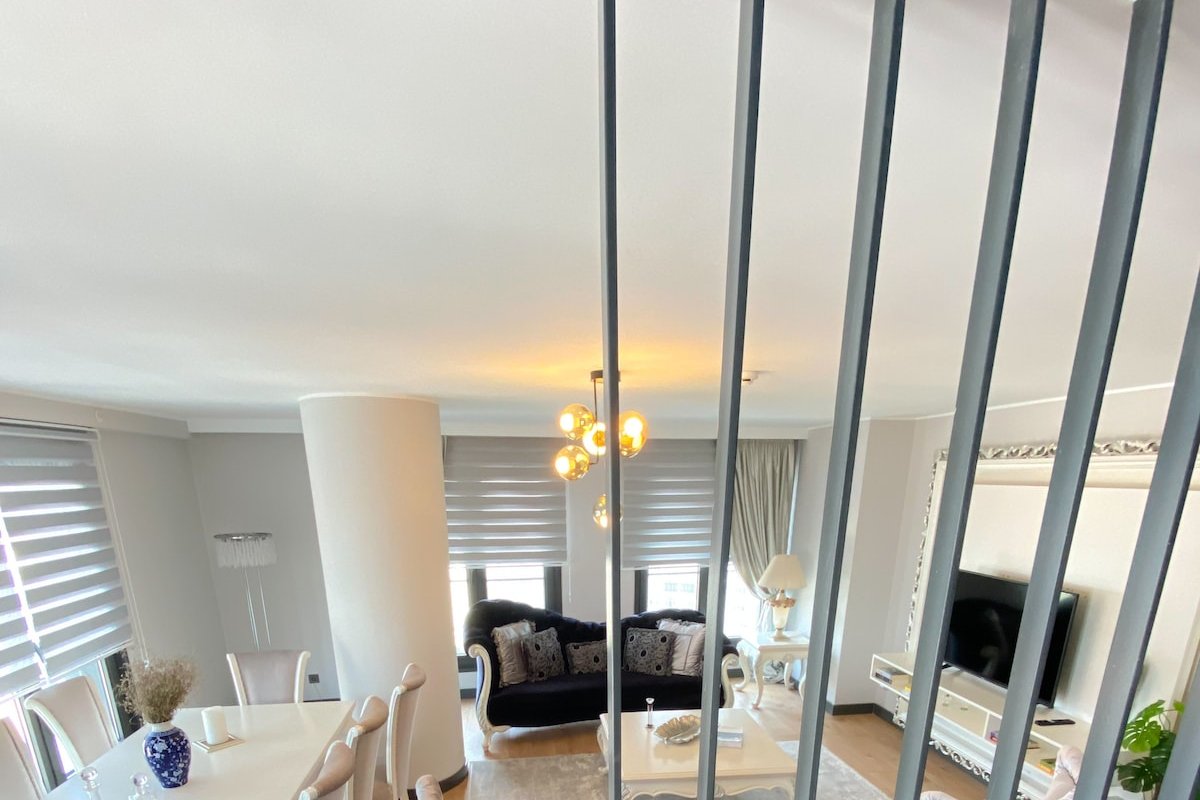 Charming Duplex w/Terrace+4BR/3BA+Fully Equipped gallery image 2