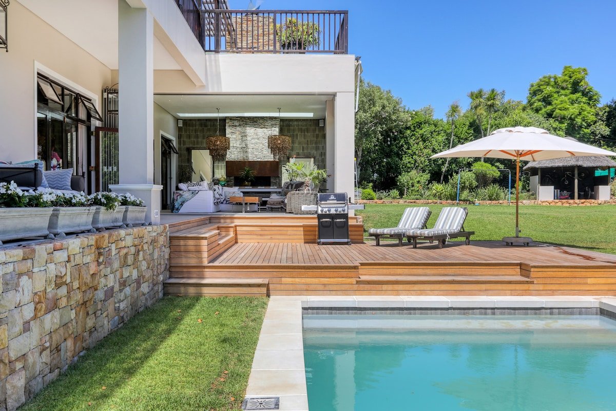 Beautiful 5-Bedroom Property in Upper Constantia gallery image 2
