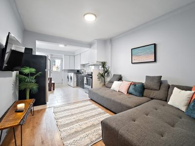 Stylish 5BR – Patio – Top Location- sleeps 17