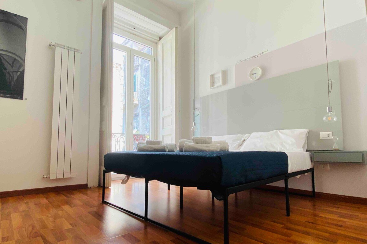 Apt ascensore, terrazza e cucina 4 min Toledo gallery image 2