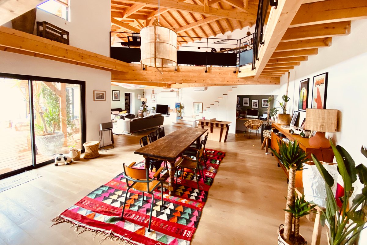 Maison en bois familiale avec piscine