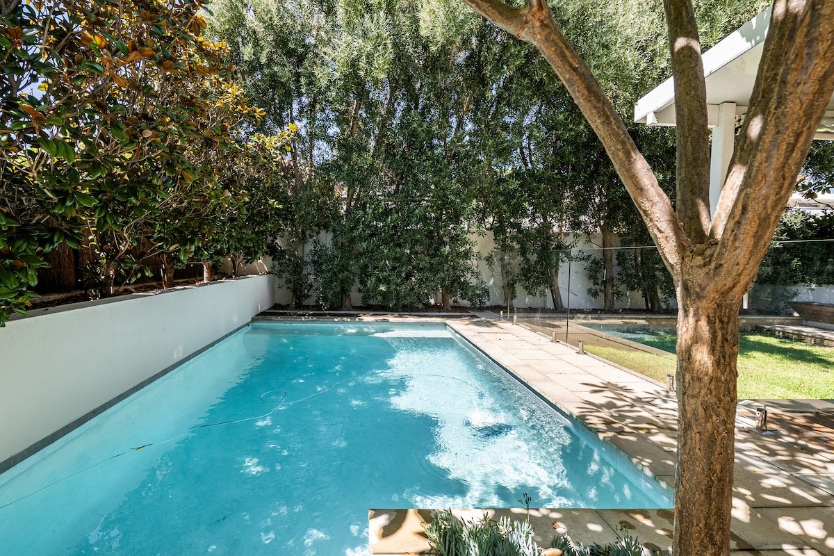 Cott Life – Light & Bright Villa with private Pool gallery image 3