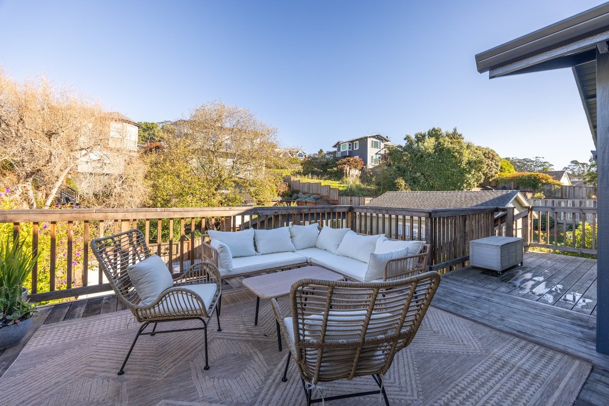 Coastal Retreat Near Harbor, Beaches, Restaurants gallery image 5