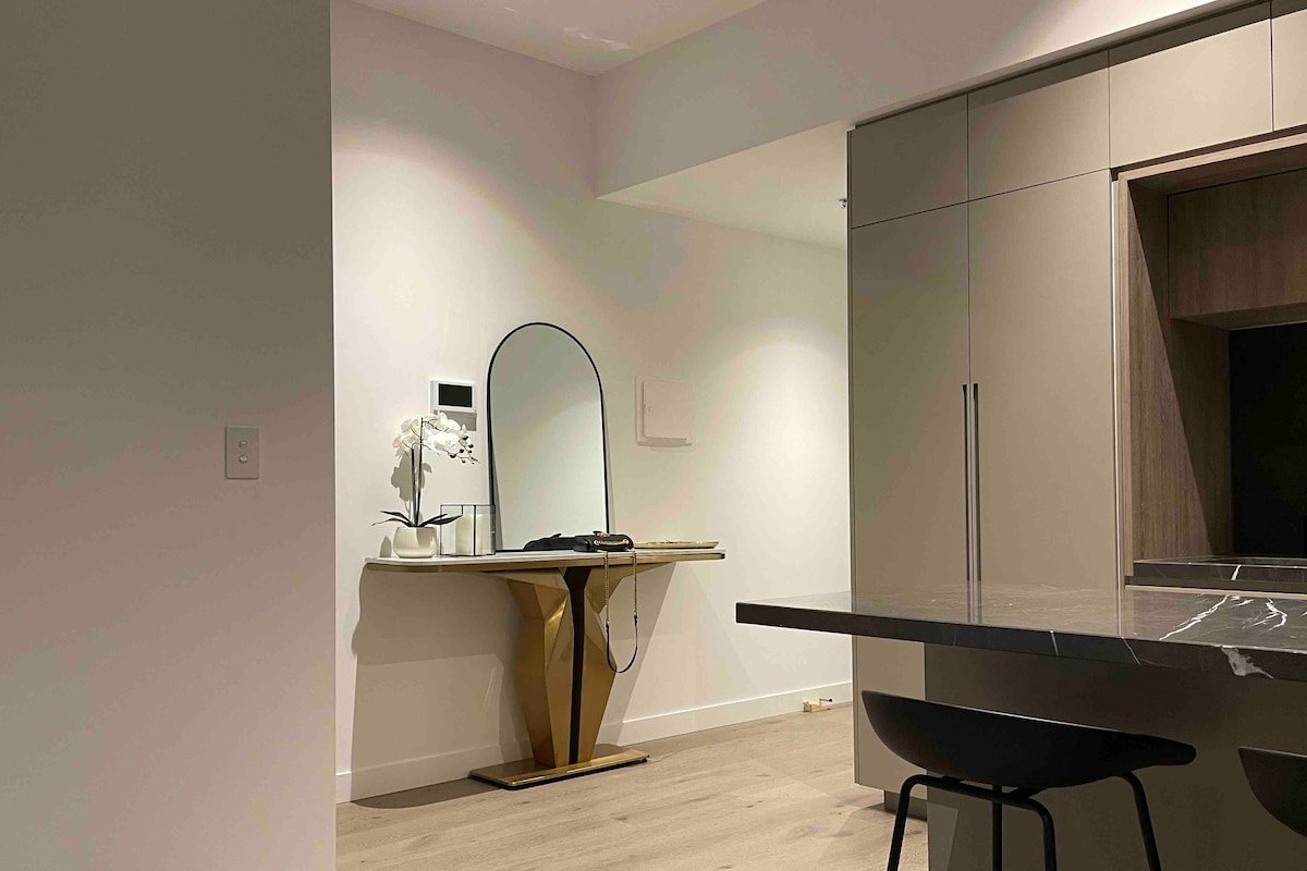 Superior 3 Bedroom Apartment in Melbourne CBD gallery image 3