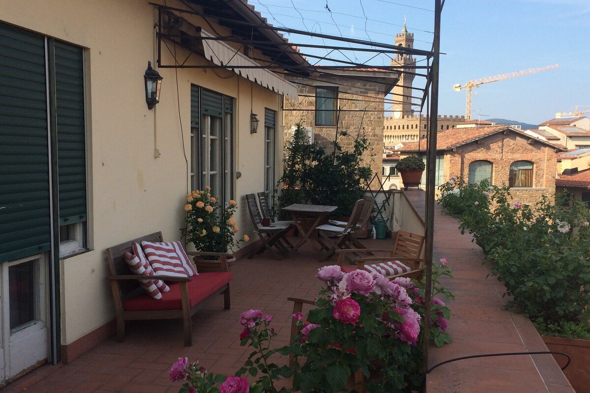 Super views & Terrace Central Ponte Vecchio 3 bdr gallery image 4