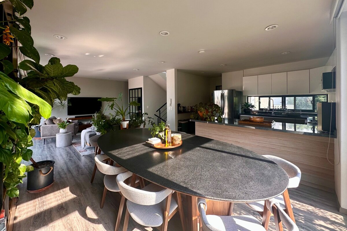 Casa KM: Style, Comfort & Private Rooftop gallery image 3