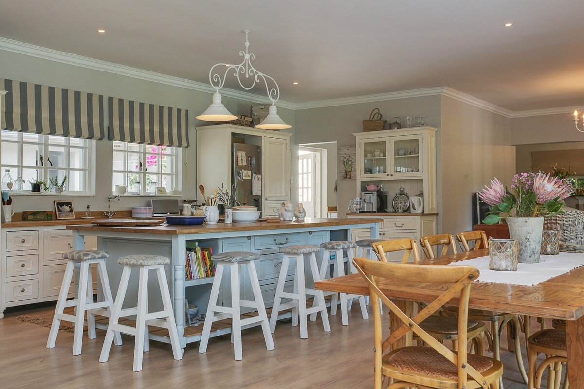 Charming Home in Constantia gallery image 5