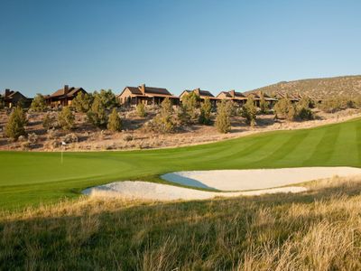 Spacious 3BD/3.5B Cabin w Hot Tub at Brasada Ranch