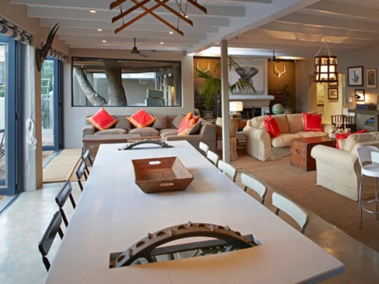 Seating area - Room