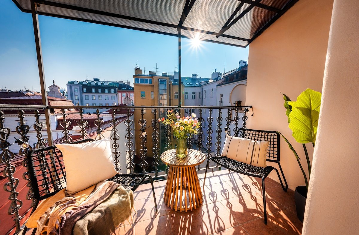 7BR+4.5Bath Elegant Museum Stay + PlayStation VR2 gallery image 3