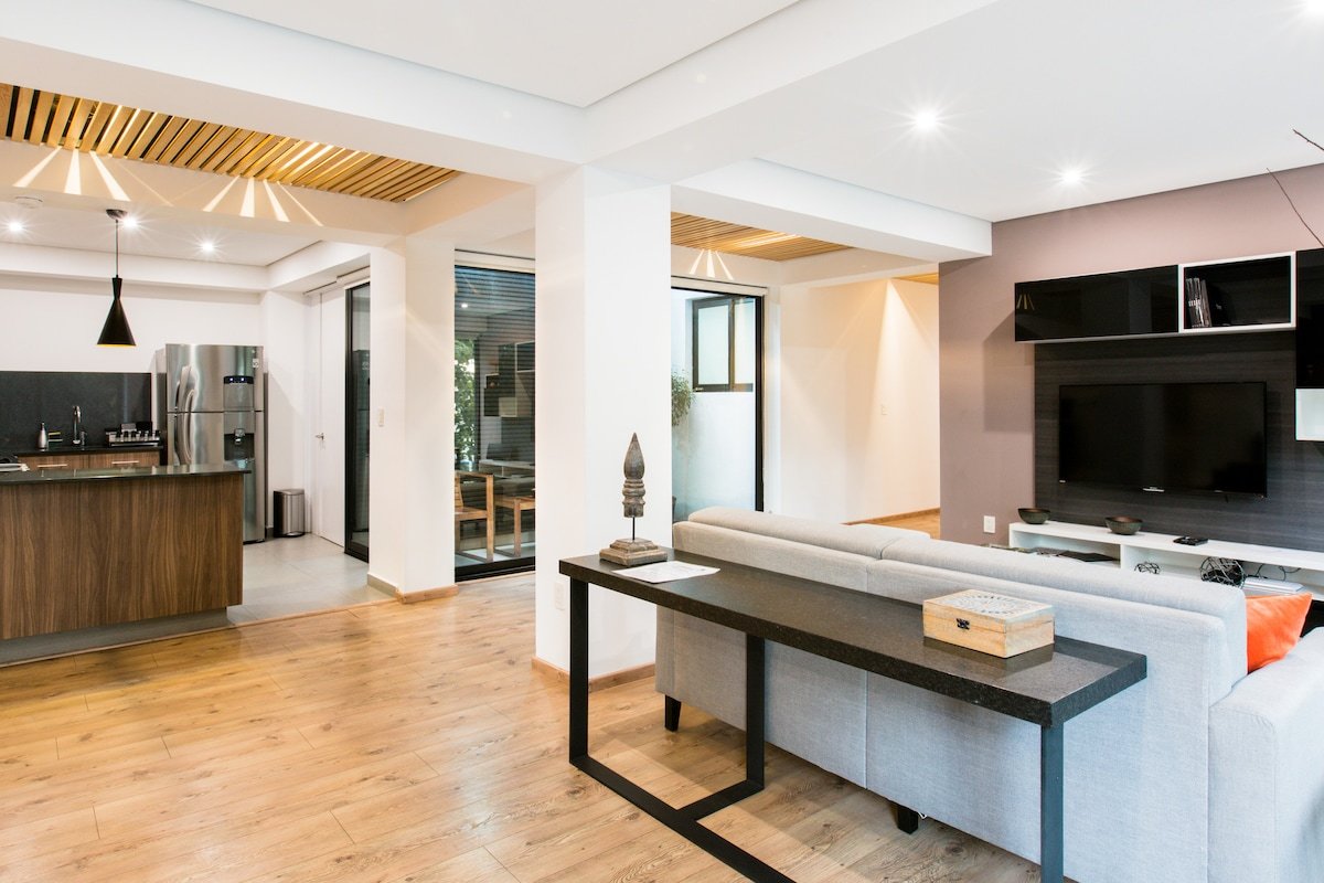 Secret Atrium in Modern Polanco Apartment gallery image 4