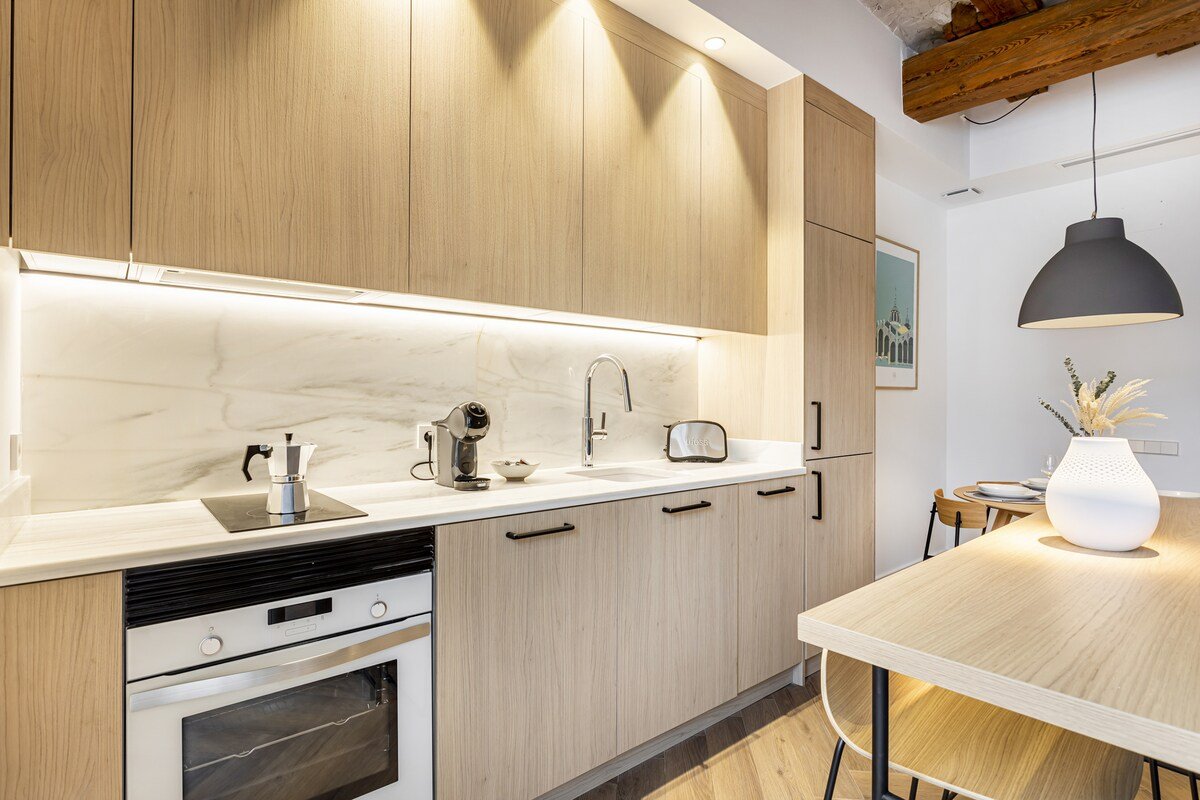 N4. Cosy Apartment with Terrace in City Center gallery image 5