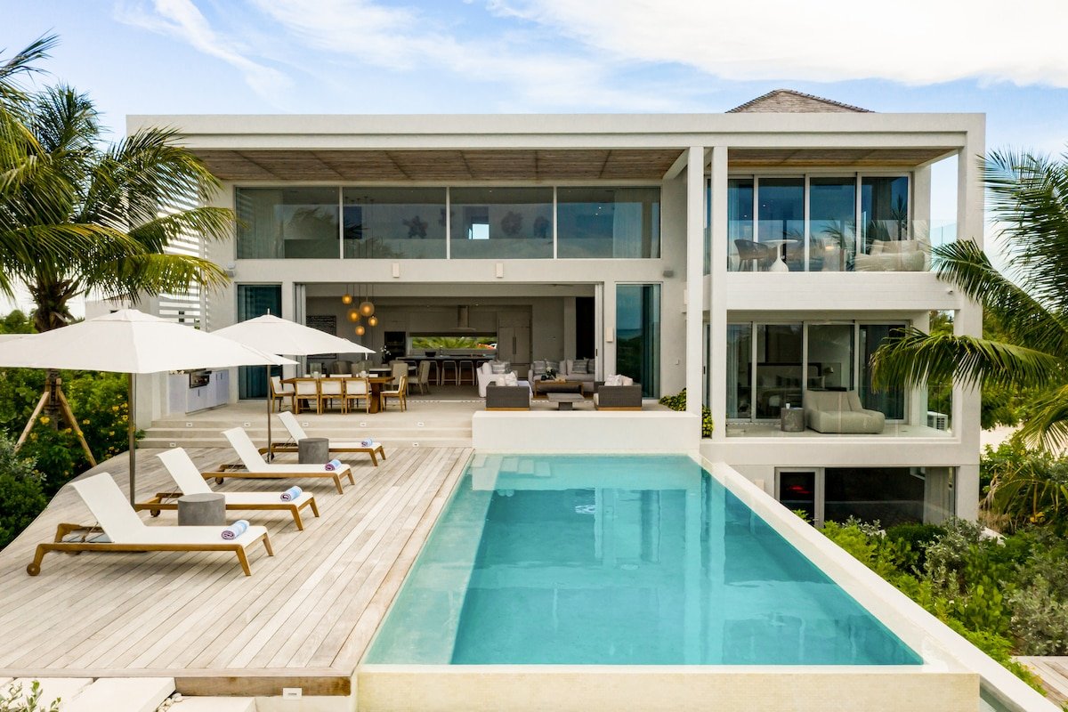 Beach Enclave Grace Bay V7 – 4BD Oceanview Villa gallery image 2