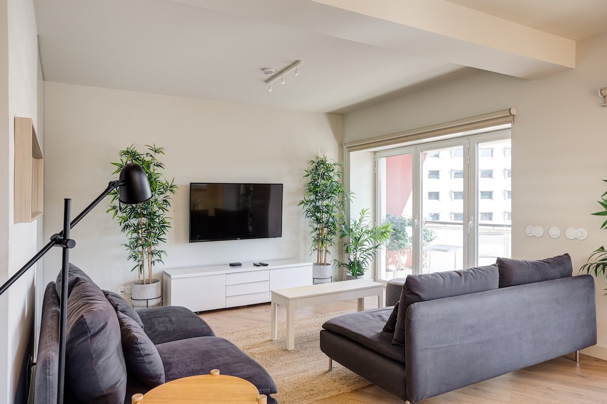 Home Out- Apartment w/8 Suite at Marquês de Pombal gallery image 3