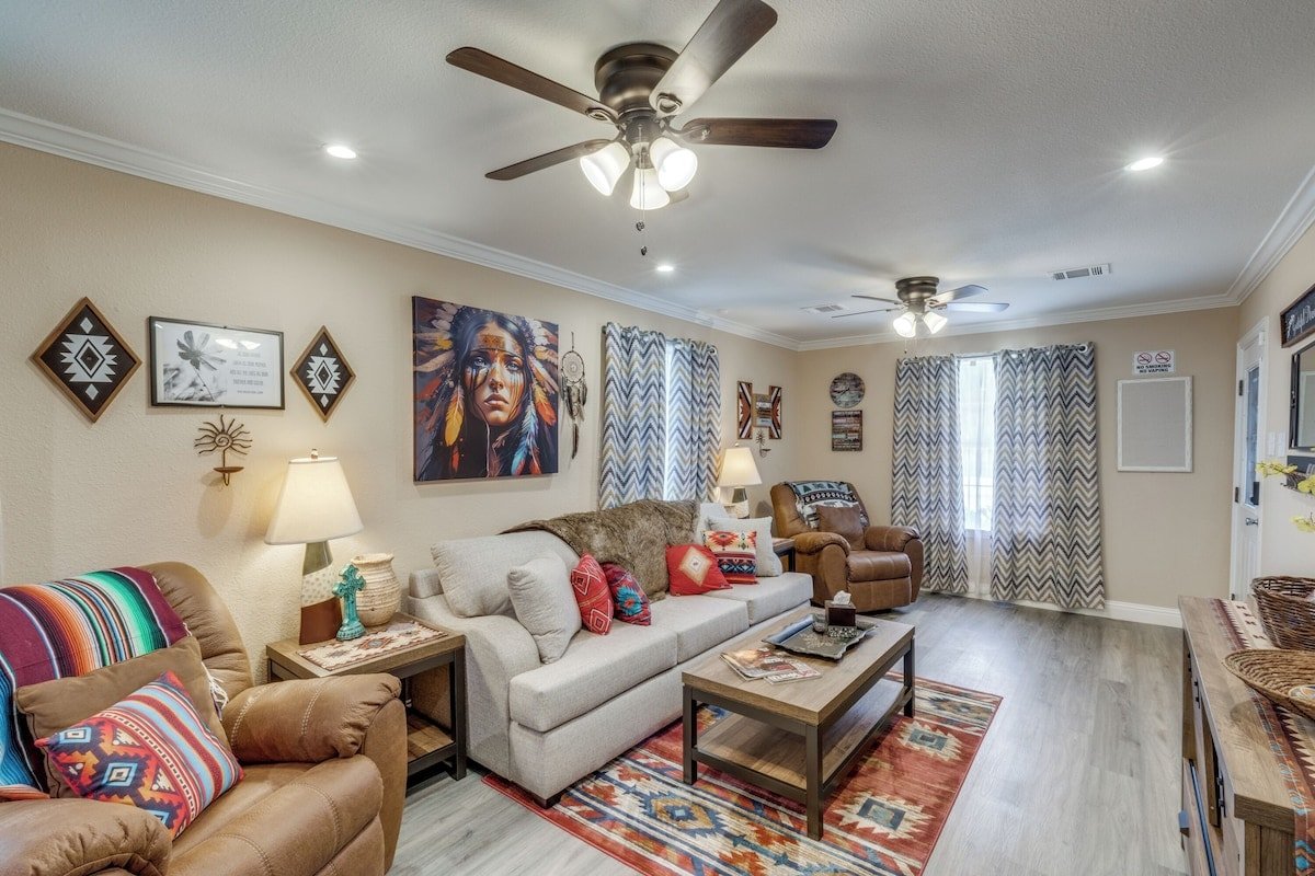 StockYards-BBobs-4mins-GrayLee House.4-BR-TCU near gallery image 5