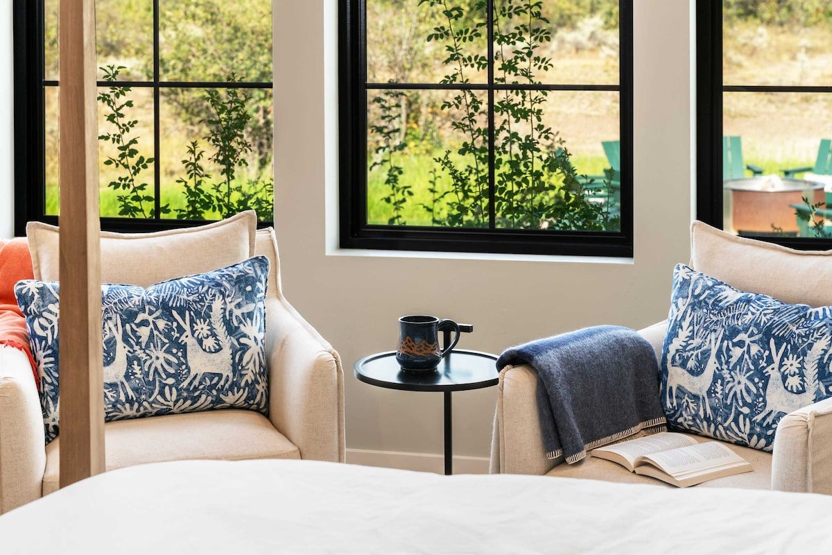 Basecamp Stays: Lux Teton Lodge, Privacy & Hot Tub gallery image 4