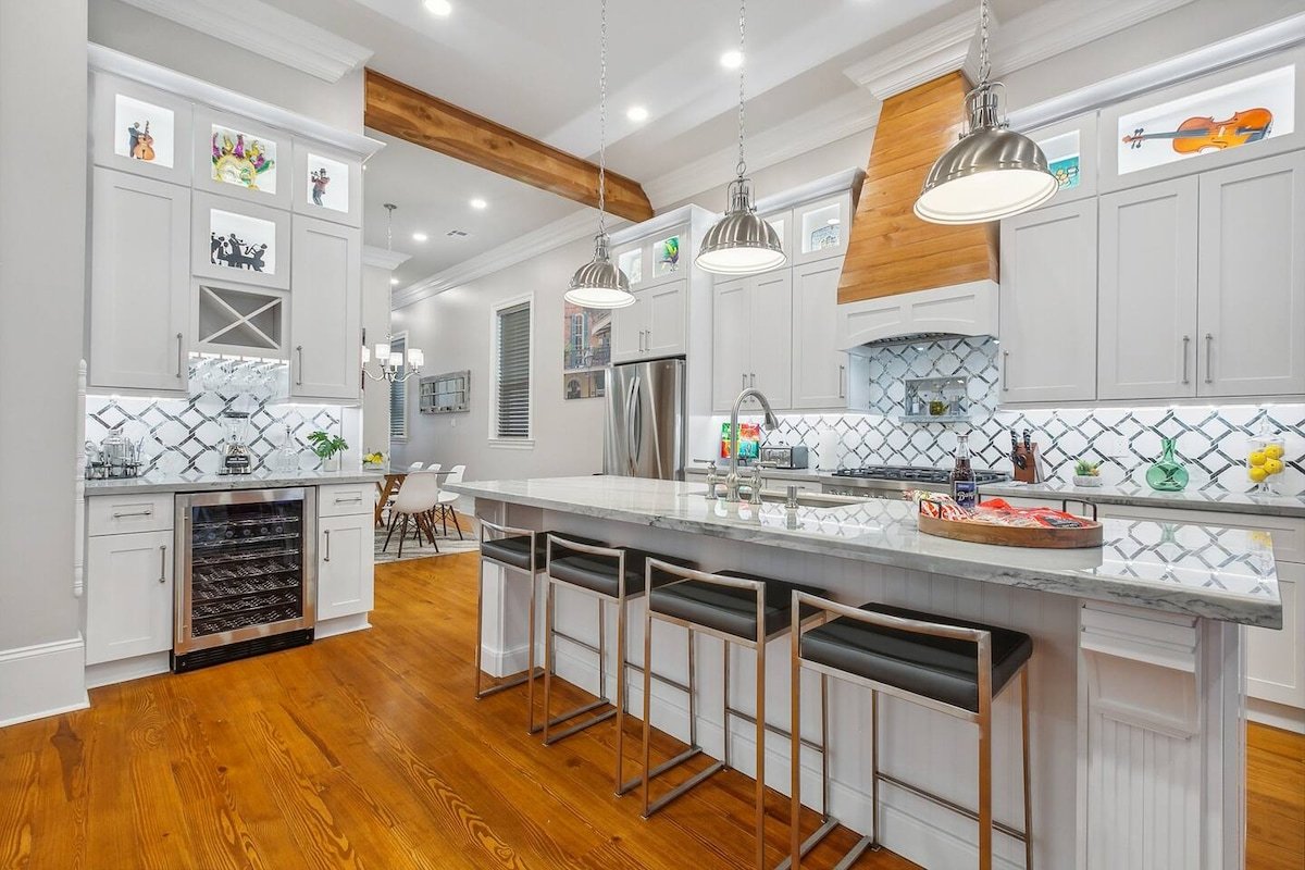 Elegant Mid City Luxurious Home On Streetcar Line gallery image 5