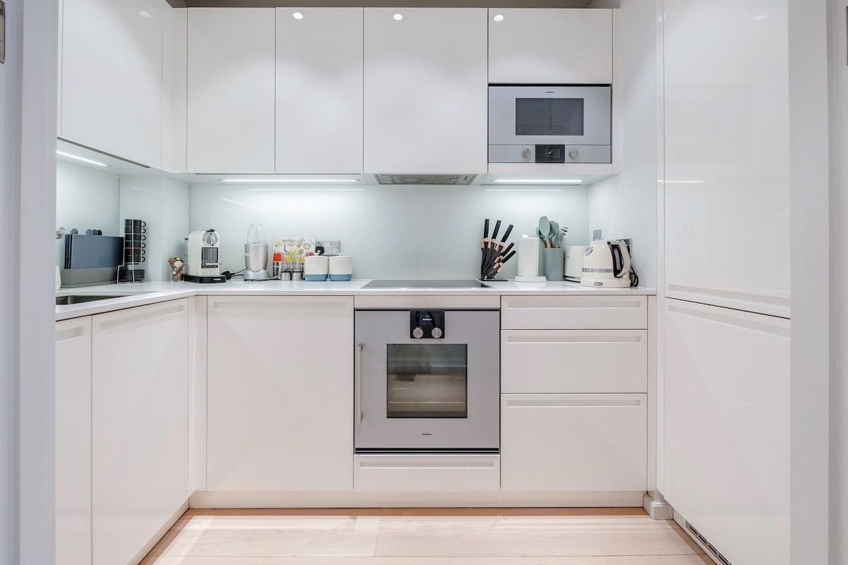 Costanza gallery image 3