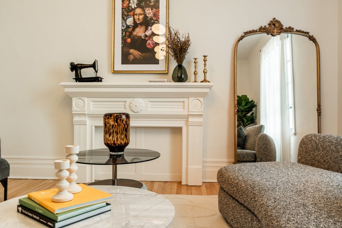 Chic apartment with Parisian accents | Plateau gallery image 5