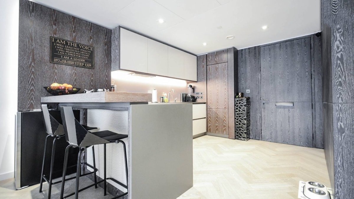 Luxury Central Designer Apt River & Big Ben View gallery image 4