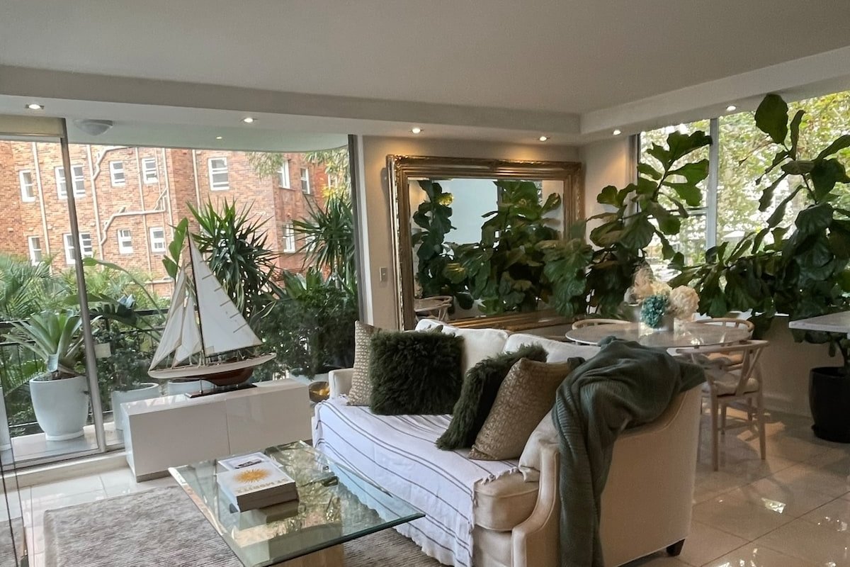 Stylish Harbourside Apartment in Elizabeth Bay gallery image 4