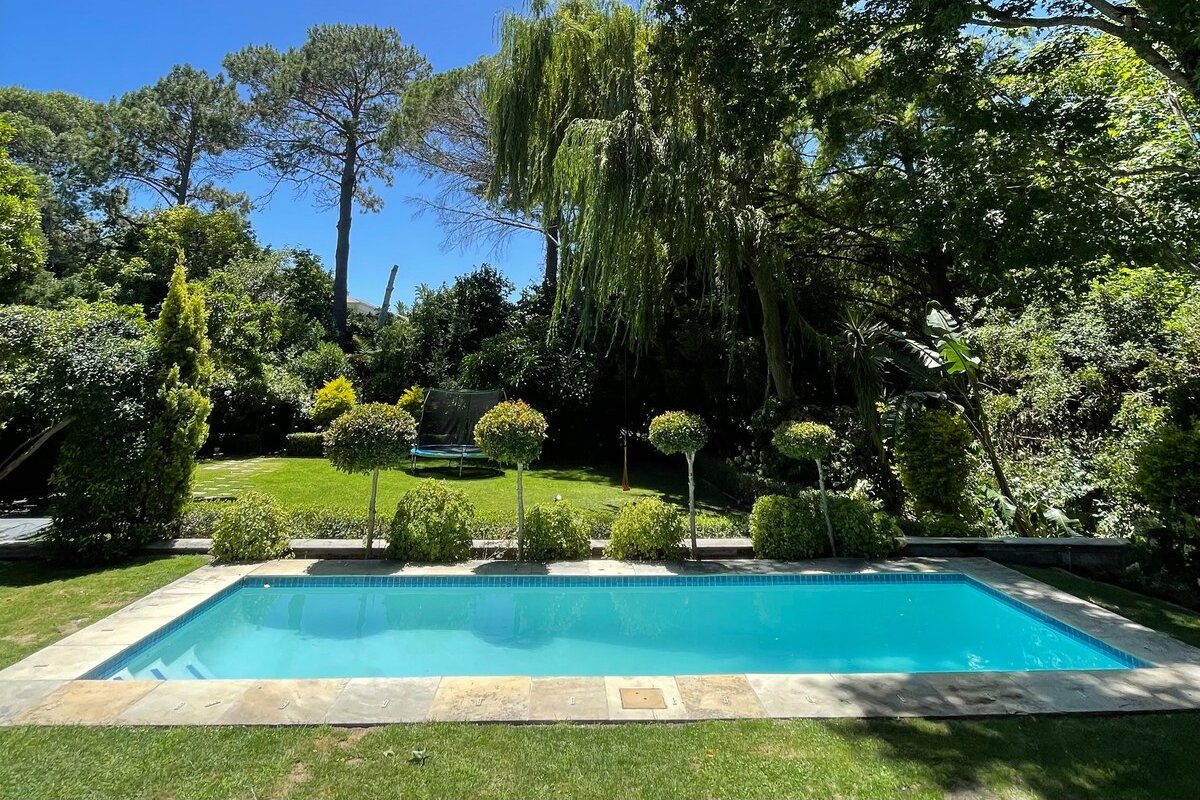 Beautiful family home in Constantia gallery image 4