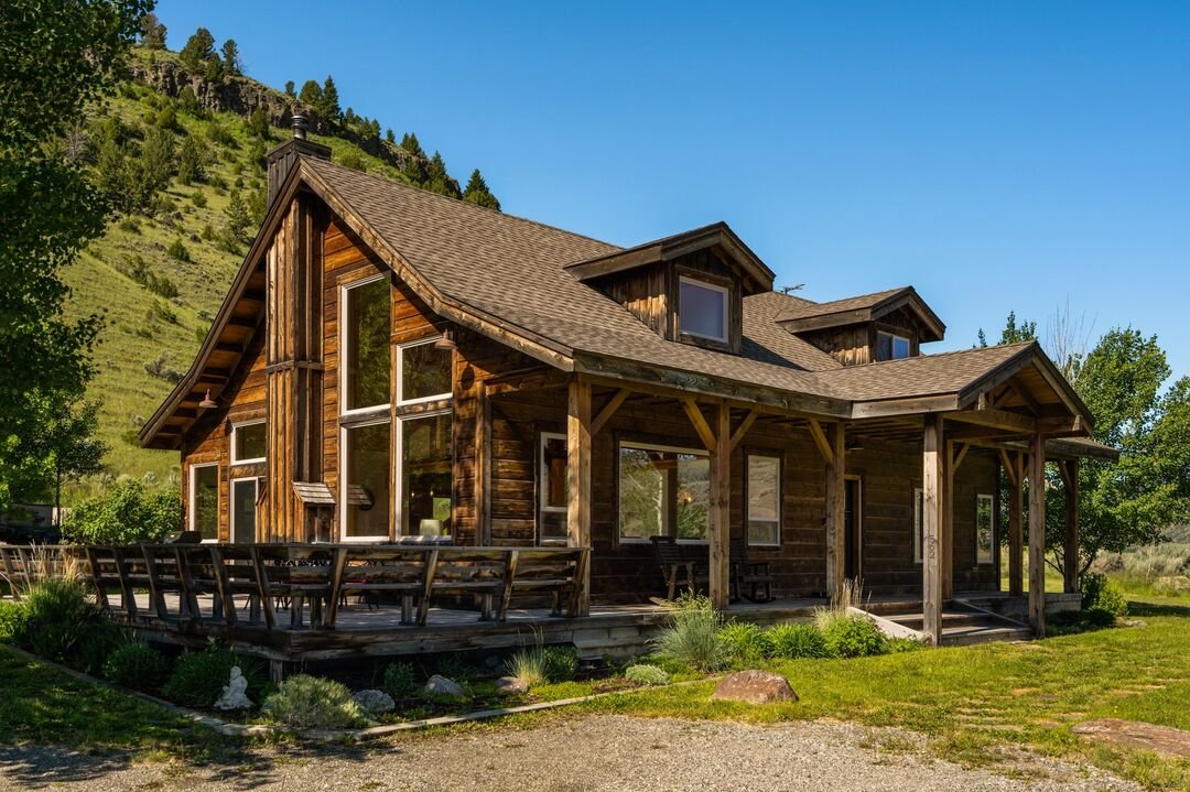 New! Paradise Valley home with hot tub & views