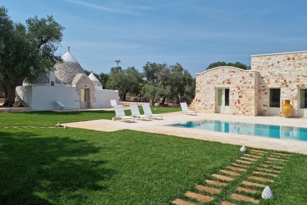 Casa Tonini. Luxury villa, trulli & heated pool. gallery image 4