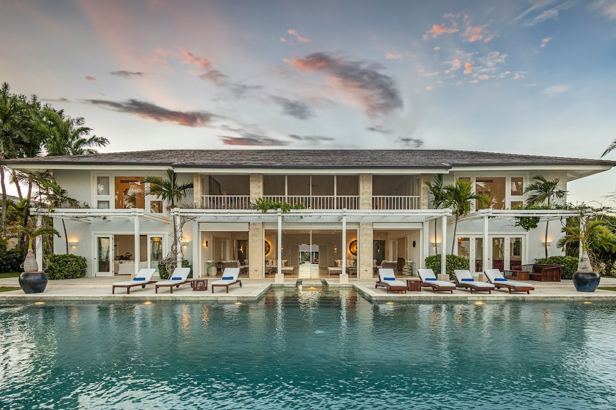 Oceanfront Estate w Pool + Guest House