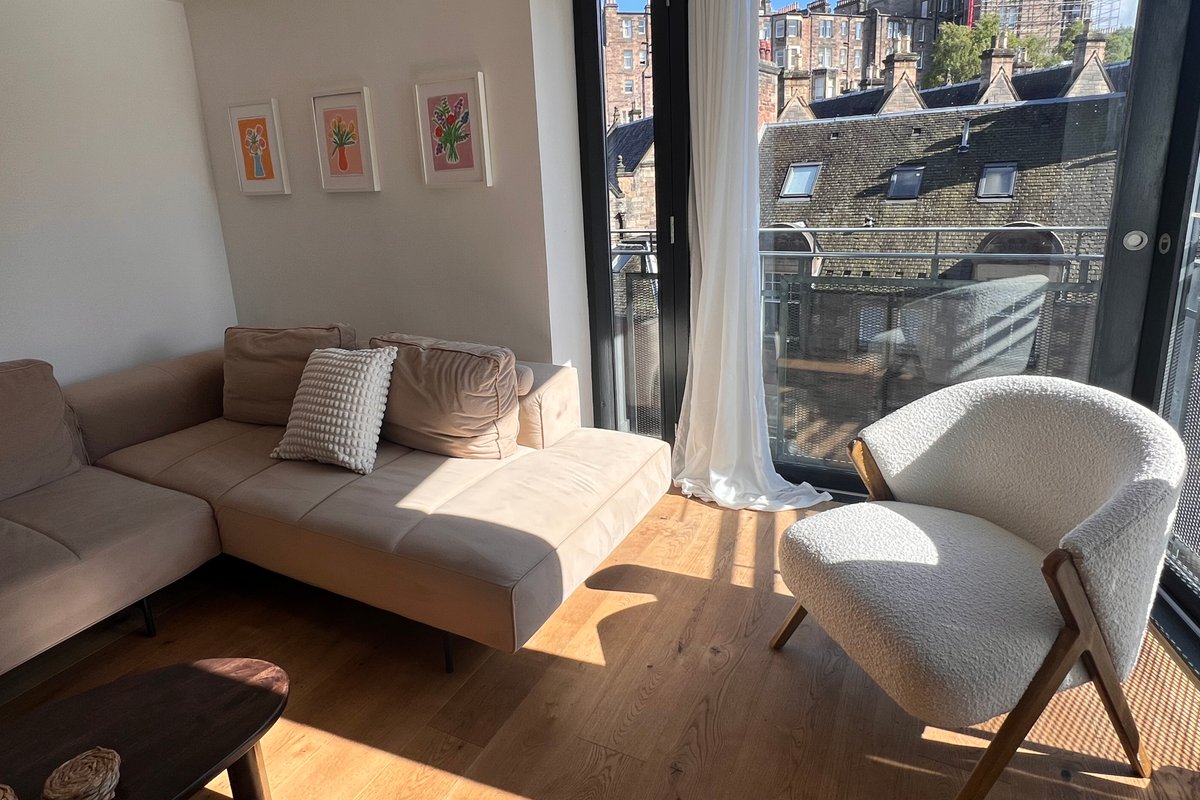 Beautiful 2 bed 2 bath Dean Village Home w Parking