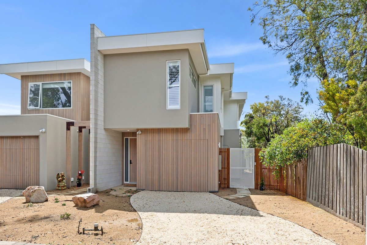 Lonnie gallery image 3