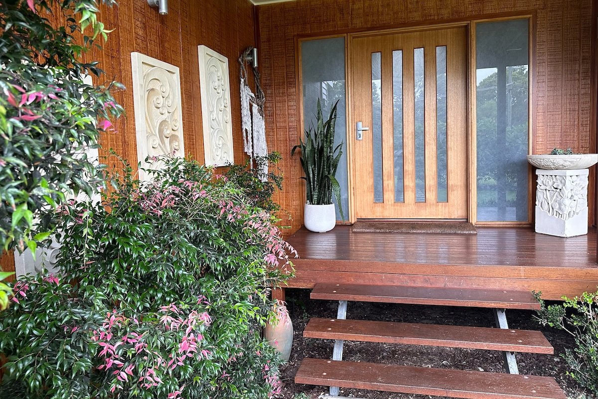 Byron@Belongil Beach House plus Games Room gallery image 5