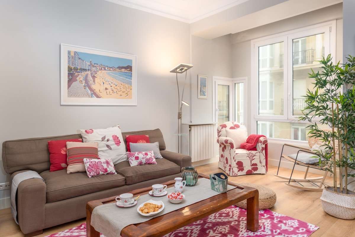 Spacious apartment, sea view, Old Town gallery image 2