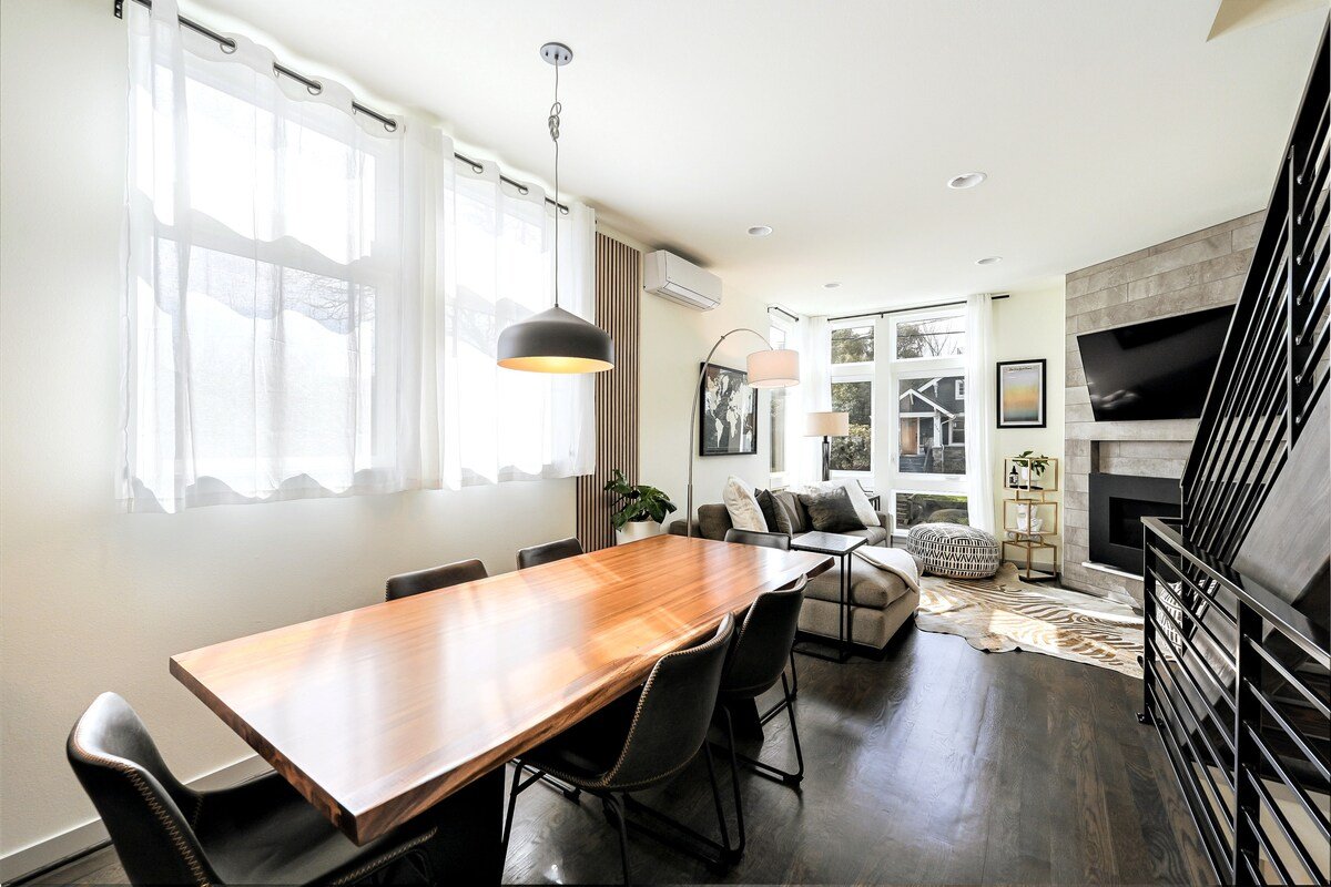 Modern 3 Bedroom in Queen Anne with Rooftop + AC gallery image 5