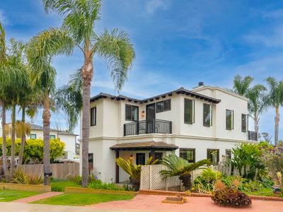 Bird Rock Beauty-patio, yard