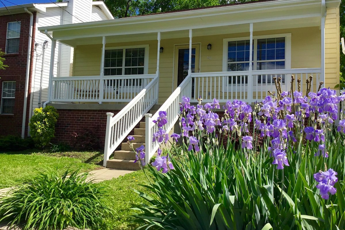 Spacious, Comfy, Close to Everything! gallery image 2