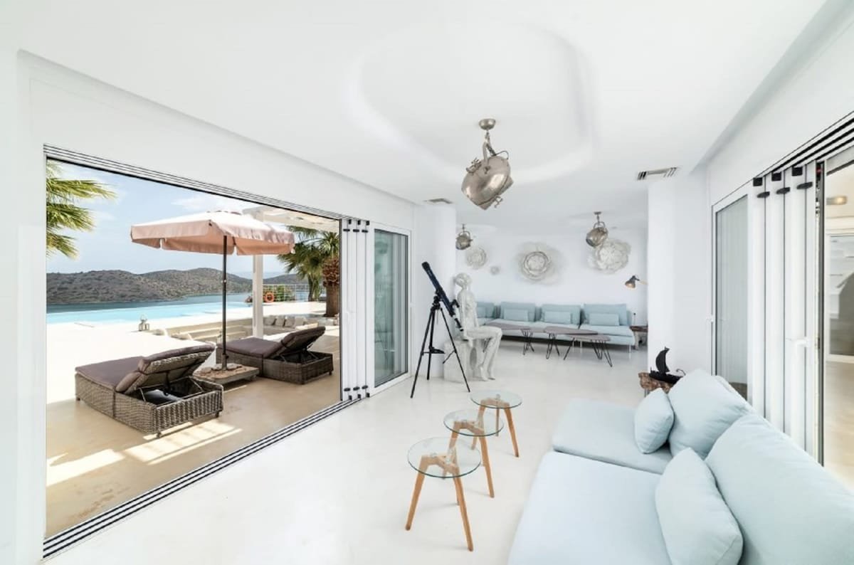 Elunda Bay Great Villa with Infinty Pool & Views gallery image 4