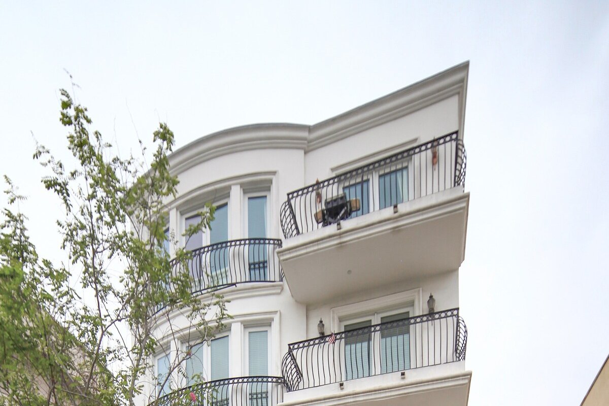 Grand Luxury Chic Unit Beverly Hills Adjacent gallery image 4