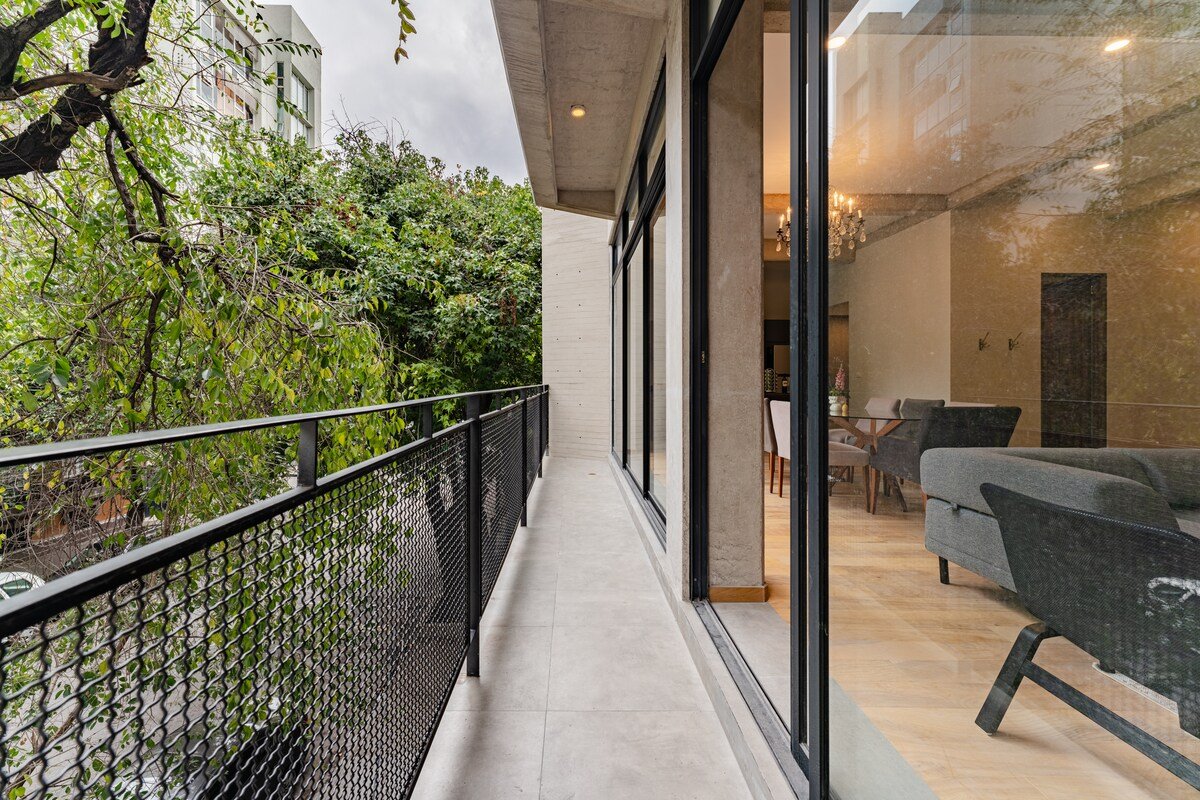 Stylish Haven w/ Balcony Steps to Jazz Bar & Cafés gallery image 4