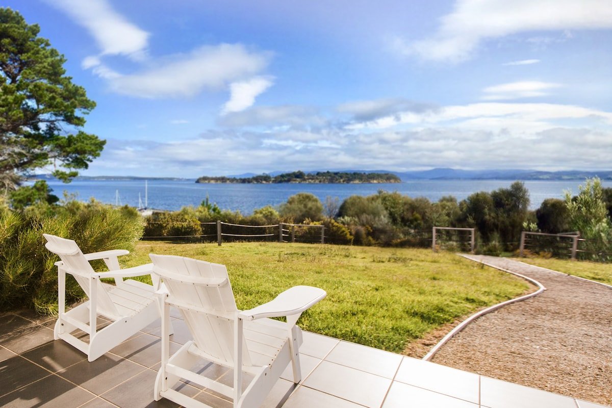 Manfield Seaside-Waterfront Luxury on Bruny Island gallery image 4